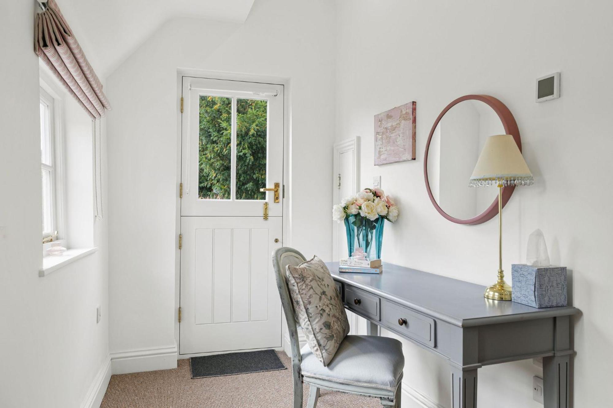 Flower Cottage By Ludlow Castle With Onsite Parking Exteriér fotografie